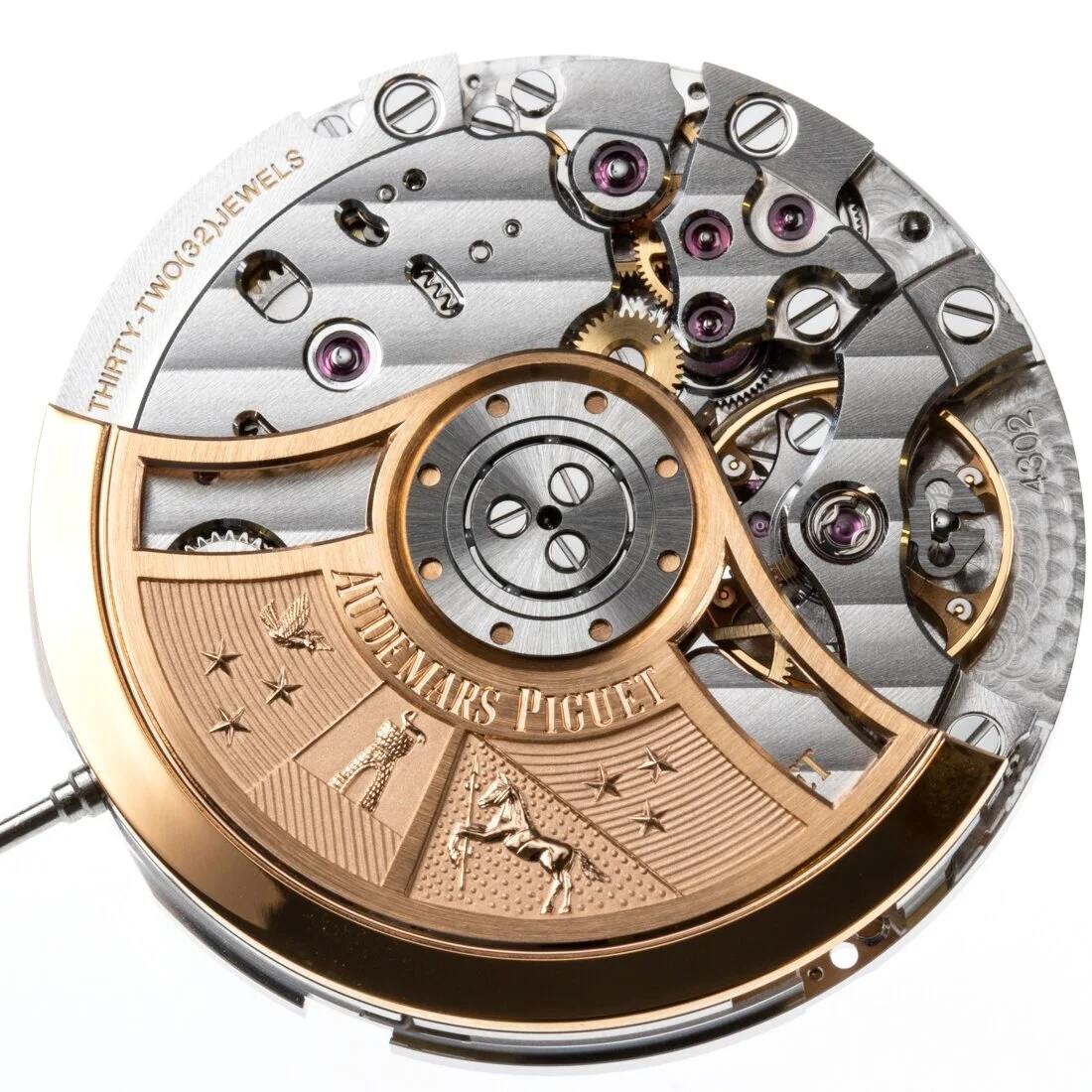 AP Calibre 4302 automatic movement with 22K gold rotor and Geneva stripes