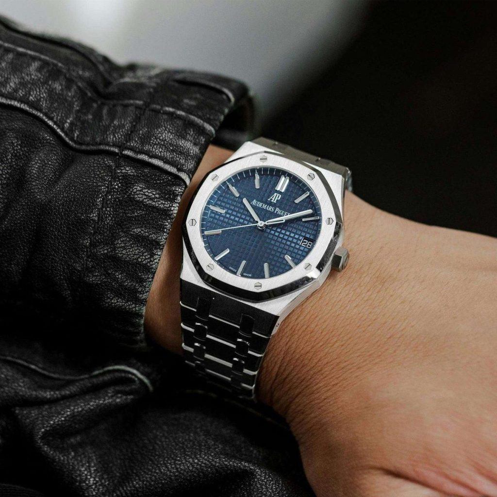 AP Royal Oak 15500ST blue Grande Tapisserie dial wrist shot