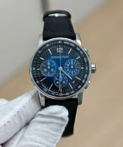 AP Code 11.59 26393BC blue dial bracelet detail