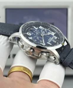 AP Code 11.59 26048 blue dial bracelet detail