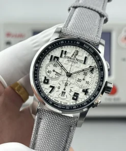AP Code 11.59 26048 white dial clasp detail