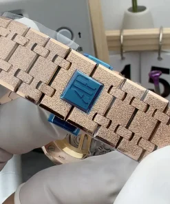 AP Royal Oak 26239OR clasp detail