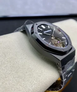 AP Royal Oak 26522CE crown detail