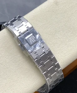 AP Royal Oak 26591TI bezel detail