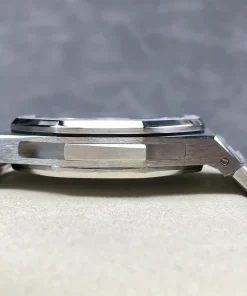 AP Royal Oak 26591TI crown detail
