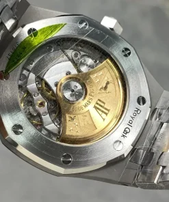 AP Royal Oak 15450ST black dial clasp detail
