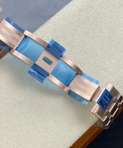 AP Royal Oak 26331OR blue dial crown detail