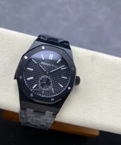AP Royal Oak 26591CE black dial clasp detail