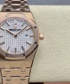 AP Royal Oak 67651OR lug detail 1261OR 3939