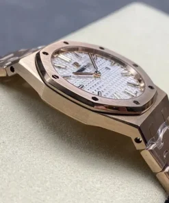 AP Royal Oak 67651OR caseback detail 1261OR 3939