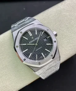 AP Royal Oak 15400ST black dial crown detail 1220ST