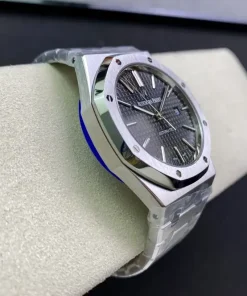 AP Royal Oak 15400ST black dial bracelet detail 1220ST
