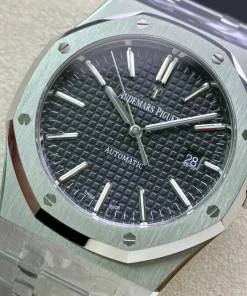 AP Royal Oak 15400ST black dial lug detail 1220ST