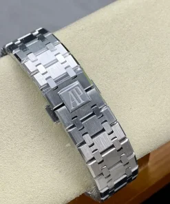 AP Royal Oak 15500ST black dial bracelet detail