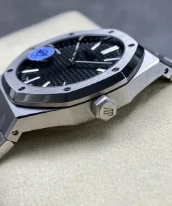 AP Royal Oak 15500ST black dial bezel detail
