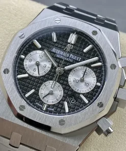 AP Royal Oak 26331ST black dial dial closeup