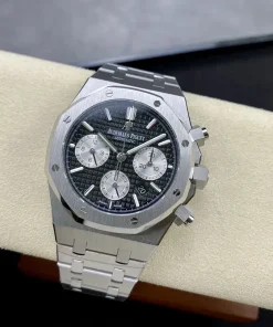 AP Royal Oak 26331ST black dial crown detail