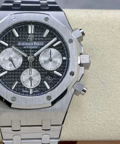 AP Royal Oak 26331ST black dial bracelet detail