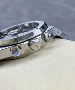 AP Royal Oak 26331ST black dial lug detail