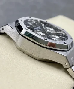 AP Royal Oak 26331ST black dial bezel detail