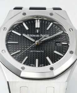 AP Royal Oak 15400ST black dial lug detail 1220ST 4224