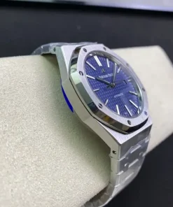 AP Royal Oak 15400ST blue dial bezel detail 1220ST