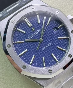 AP Royal Oak 15400ST blue dial crown detail 1220ST