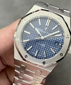AP Royal Oak 15450ST blue dial bracelet detail