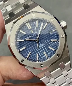 AP Royal Oak 15450ST blue dial bezel detail