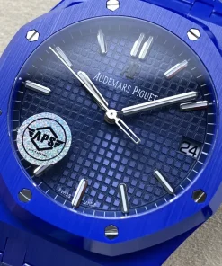 AP Royal Oak 15500 blue dial crown detail