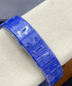 AP Royal Oak 15500 blue dial bracelet detail