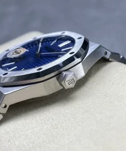 AP Royal Oak 15510ST blue dial caseback detail