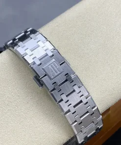 AP Royal Oak 15510ST blue dial crown detail