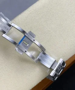 AP Royal Oak 15510ST blue dial bezel detail