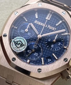 AP Royal Oak 26240OR blue dial bracelet detail
