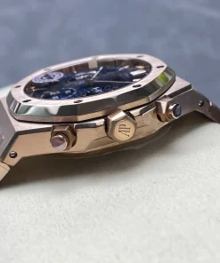 AP Royal Oak 26240OR blue dial dial closeup