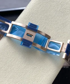 AP Royal Oak 26240OR blue dial front view