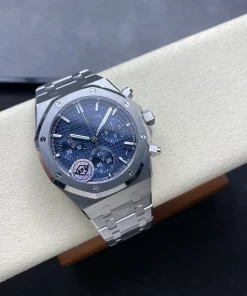 AP Royal Oak 26240ST blue dial clasp detail