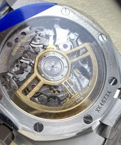 AP Royal Oak 26240ST blue dial bracelet detail