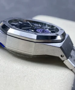 AP Royal Oak 26240ST blue dial dial closeup