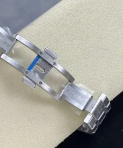 AP Royal Oak 26331ST blue dial crown detail