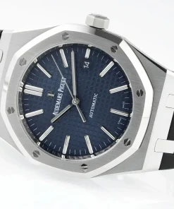 AP Royal Oak 15400ST blue dial crown detail 1220ST 4074