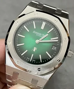 AP Royal Oak 15202PT green dial caseback detail