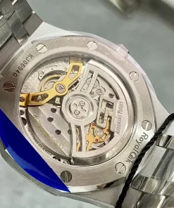 AP Royal Oak 15202PT green dial crown detail