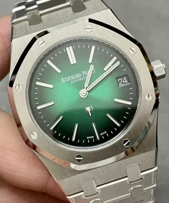 AP Royal Oak 15202PT green dial bezel detail