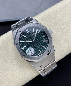 AP Royal Oak 15510ST green dial lug detail