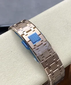 AP Royal Oak 26240OR green dial caseback detail