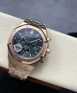 AP Royal Oak 26240OR green dial lug detail