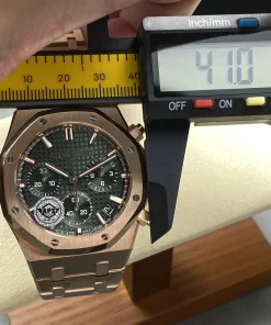 AP Royal Oak 26240OR green dial crown detail