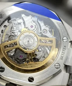AP Royal Oak 26240ST green dial clasp detail